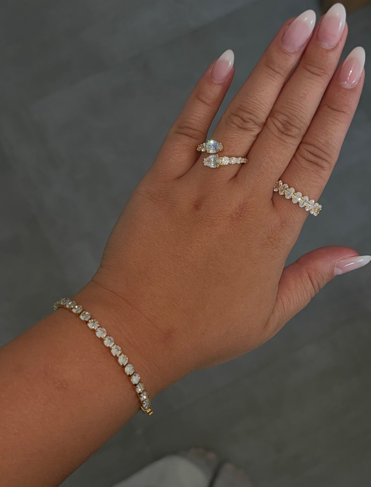 Tennis bracelet