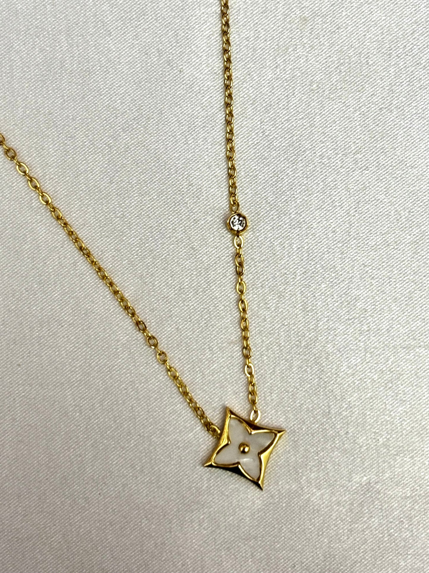 Lona Necklace